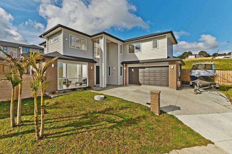 Photo of property in 60 Huntington Park Drive, Greenhithe, Auckland, 0632