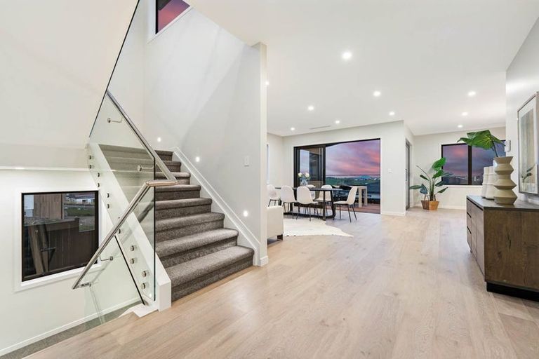 Photo of property in 29 Kumukumu Road, Long Bay, Auckland, 0630