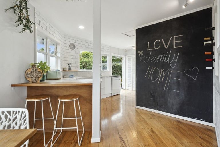 Photo of property in 97 Wallace Road, Mangere Bridge, Auckland, 2022