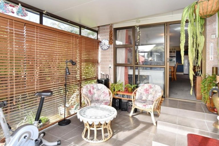Photo of property in 11 Emlyn Place, Avondale, Christchurch, 8061