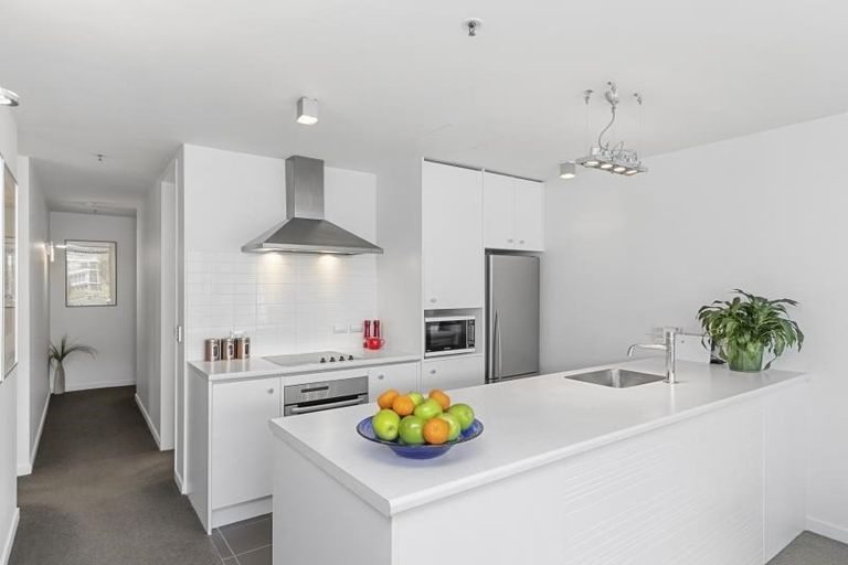 Photo of property in Montreaux Apartments, 9g/164 The Terrace, Wellington Central, Wellington, 6011