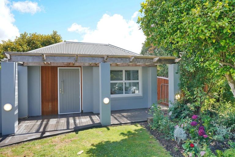 Photo of property in 17 Joyce Crescent, Ilam, Christchurch, 8041