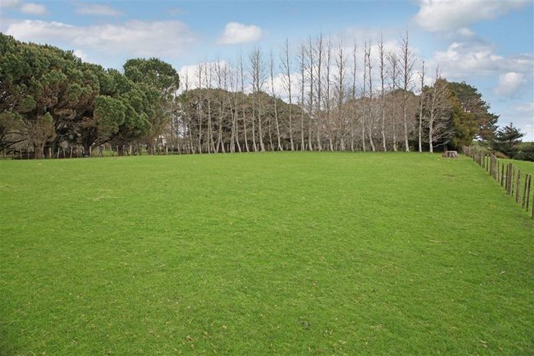 Photo of property in 92 Brewster Road, Pukekawa, Tuakau, 2696