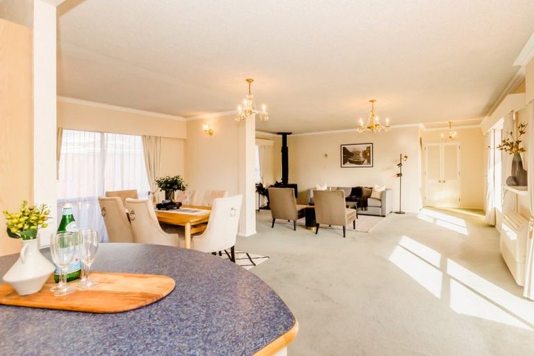 Photo of property in 31 Rewarewa Crescent, Waikanae, 5036