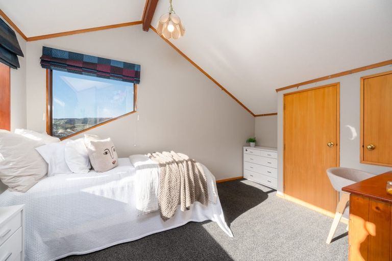 Photo of property in 11 Duval Grove, Tawa, Wellington, 5028