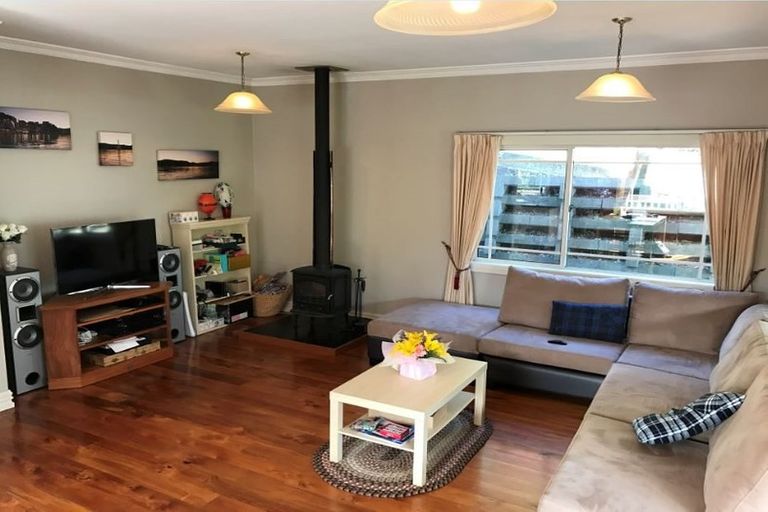 Photo of property in 294a Main Road, Tawa, Wellington, 5028