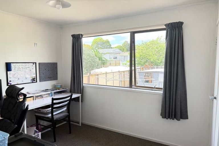Photo of property in 11 Lyren Place, Half Moon Bay, Auckland, 2012