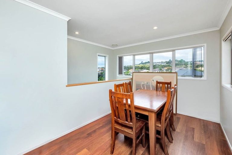 Photo of property in 11 Mural Place, Greenhithe, Auckland, 0632