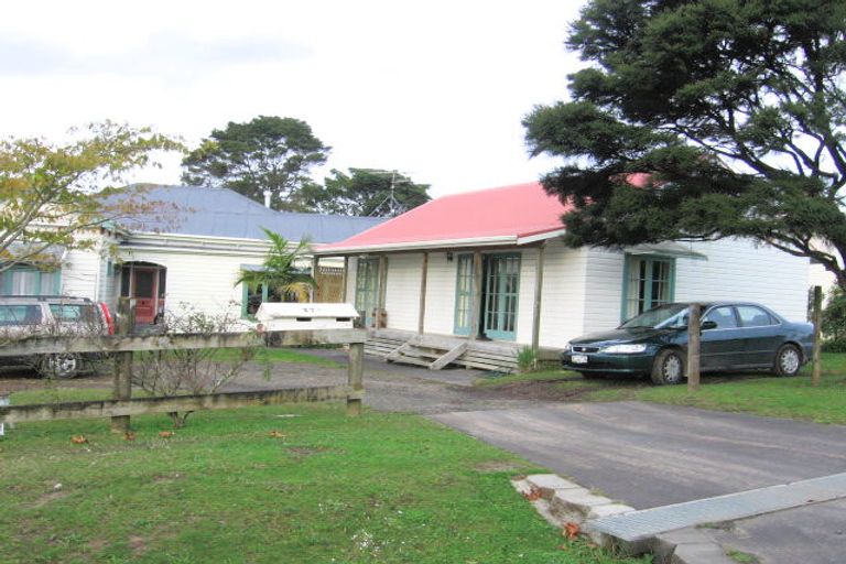Photo of property in 37a Roland Road, Greenhithe, Auckland, 0632