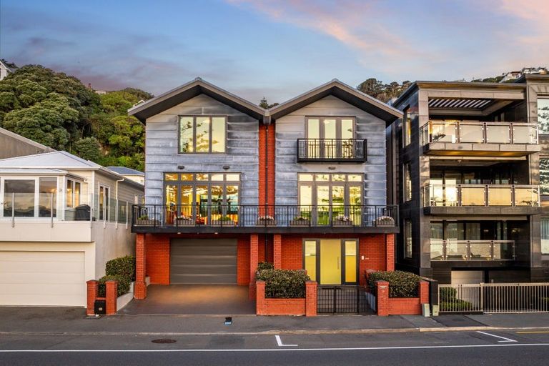 Photo of property in 286 Oriental Parade, Oriental Bay, Wellington, 6011