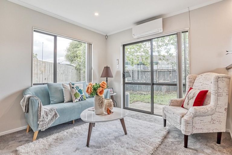 Photo of property in 2 Hamblyn Place, Ranui, Auckland, 0612