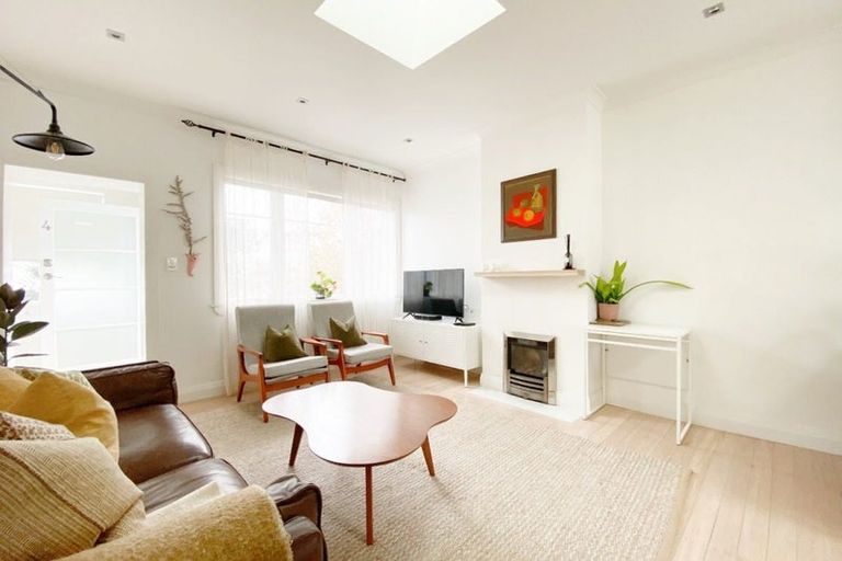 Photo of property in 4/64 Victoria Road, Devonport, Auckland, 0624