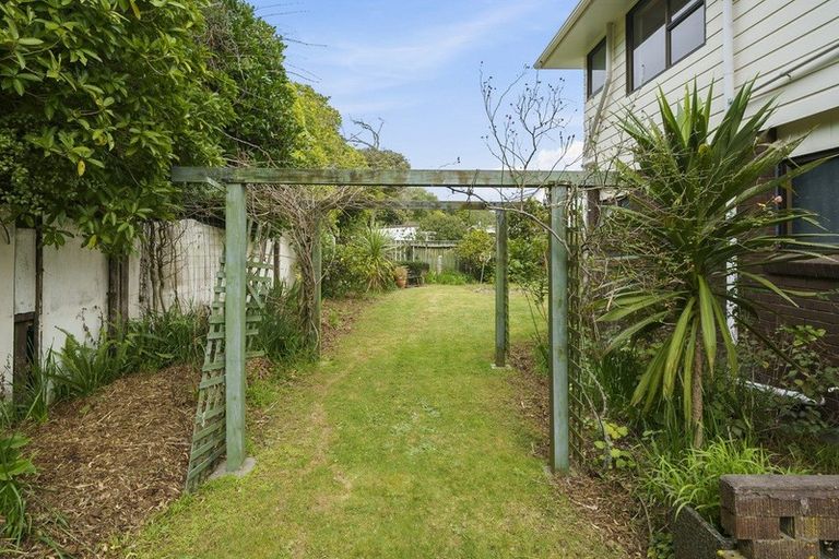 Photo of property in 38 Kanawa Street, Waikanae, 5036