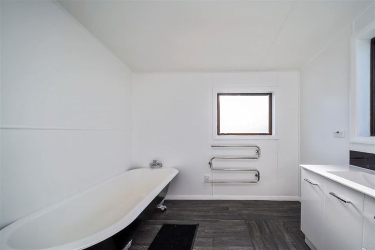 Photo of property in 154 Miranda Street, Stratford, 4332