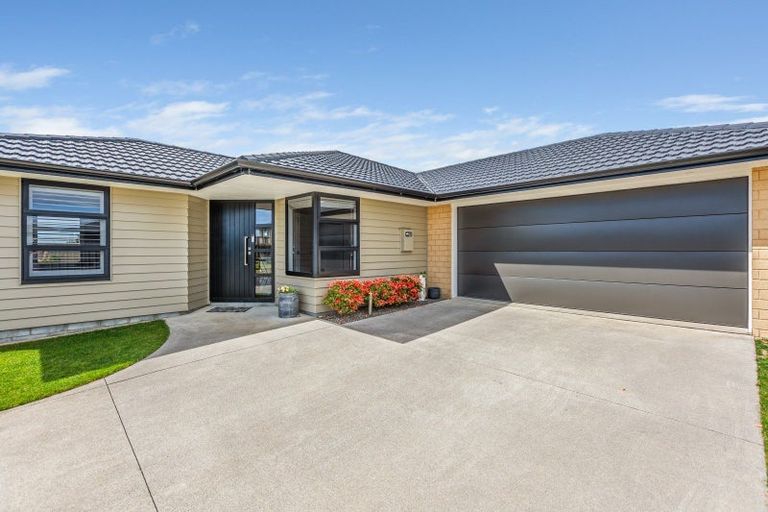 Photo of property in 10 Ta Paora Drive, Bell Block, New Plymouth, 4312