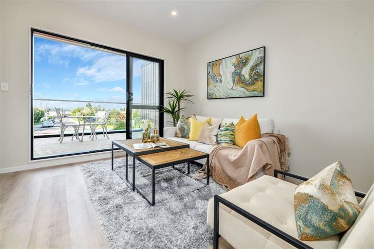 Photo of property in 2/644 Te Atatu Road, Te Atatu Peninsula, Auckland, 0610