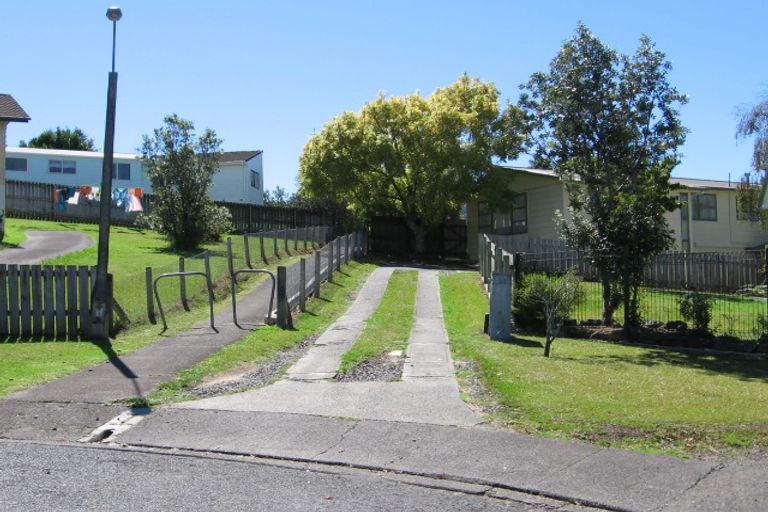 Photo of property in 23 Peterhouse Place, West Harbour, Auckland, 0618