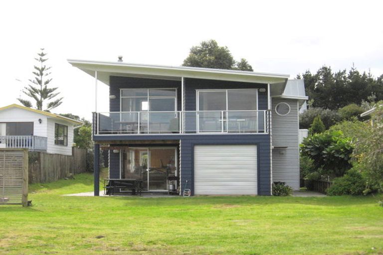 Photo of property in 176 Ocean Beach Road, Tairua, 3508