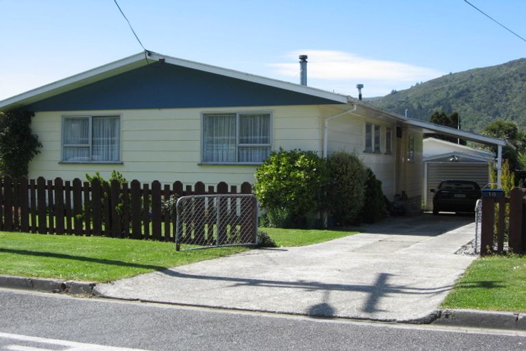 Photo of property in 10 Durham Street, Picton, 7220