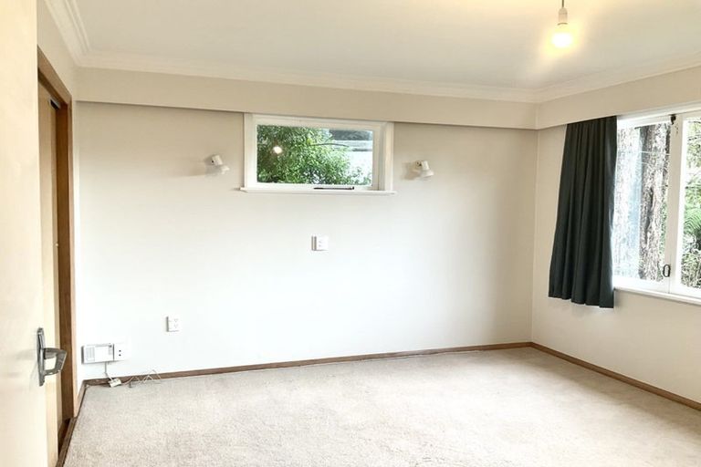 Photo of property in 136 Wyndham Road, Pinehaven, Upper Hutt, 5019