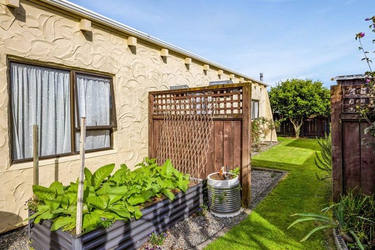 Photo of property in 15 Kowhai Street, Hawera, 4610