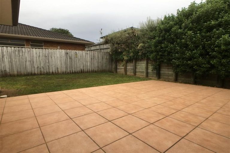 Photo of property in 10 Mt Lebanon Crescent, The Gardens, Auckland, 2105