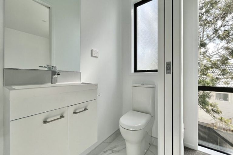 Photo of property in 3/3 Fairdale Place, Birkdale, Auckland, 0626