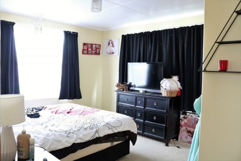 Photo of property in 15 Awatea Street, Levin, 5510