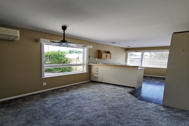 Photo of property in 17 Bateman Avenue, Bryndwr, Christchurch, 8053