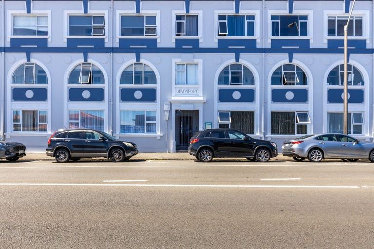 Photo of property in Devonport Apartments, 21/127 Saint Aubyn Street, New Plymouth, 4310