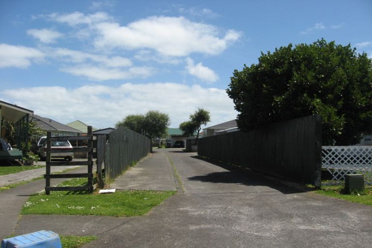 Photo of property in 31 Dungarvon Place, Clendon Park, Auckland, 2103