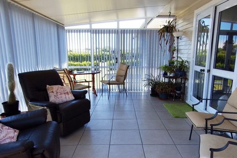 Photo of property in 77 Collingwood Street, Eltham, 4322