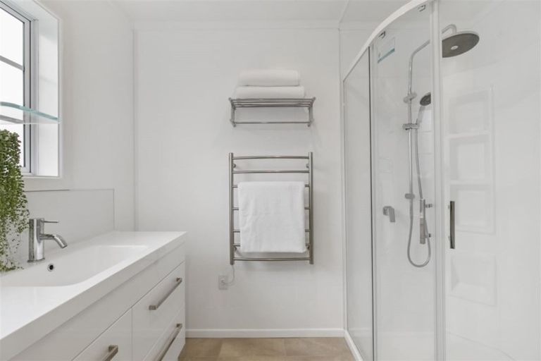 Photo of property in 2/6 Torbay Heights, Torbay, Auckland, 0630