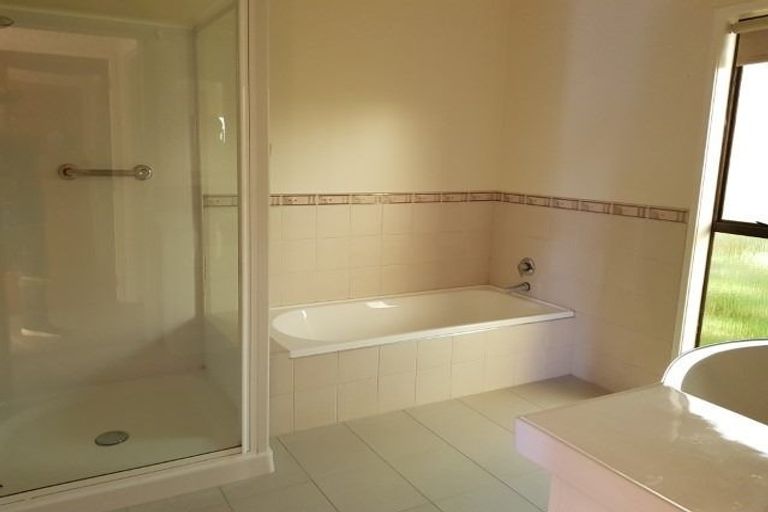 Photo of property in 907 Beach Road, Waiake, Auckland, 0630