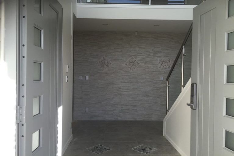 Photo of property in 39 Point View Drive, East Tamaki Heights, Auckland, 2016