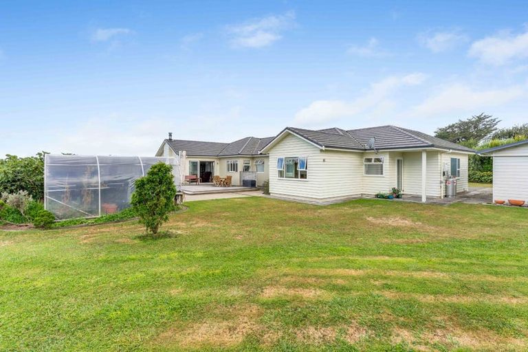 Photo of property in 32 Ketemaringi Way, Manakau, Levin, 5573