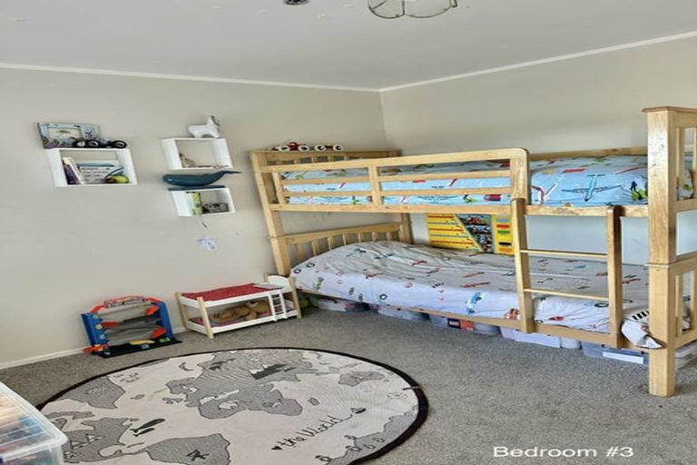 Photo of property in 81 Luckens Road, West Harbour, Auckland, 0618