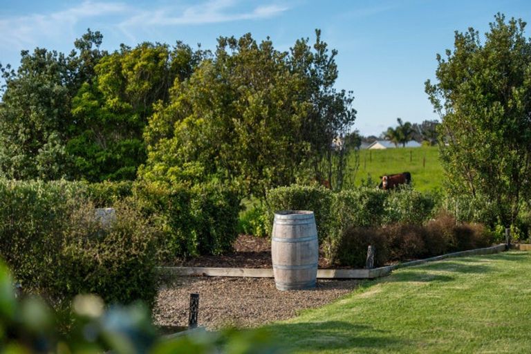 Photo of property in 111 Wharf Road, Clarks Beach, Pukekohe, 2679