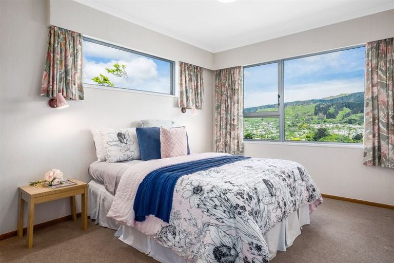 Photo of property in 10 Spicer Place, Tawa, Wellington, 5028