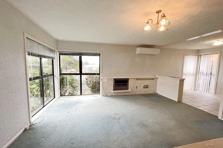 Photo of property in 2 Lendic Avenue, Henderson, Auckland, 0612