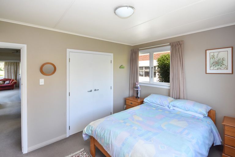 Photo of property in 112 Easther Crescent, Kew, Dunedin, 9012