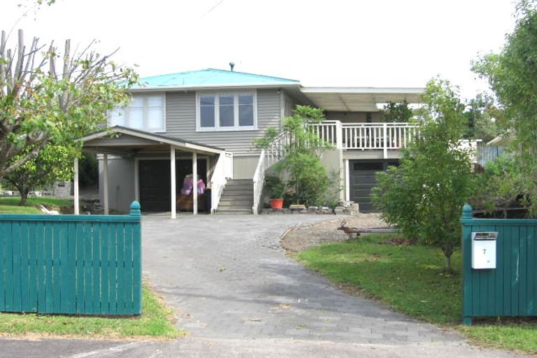 Photo of property in 7 Harding Avenue, Te Atatu South, Auckland, 0610