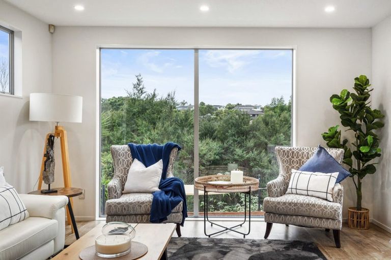 Photo of property in 14 Ilam Lane, Fairview Heights, Auckland, 0632