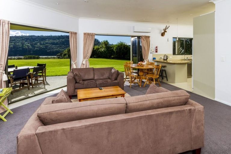 Photo of property in 107b Warman Road, Okura, Auckland, 0792