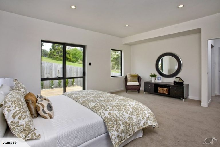 Photo of property in 10 Namsan Close, Fairview Heights, Auckland, 0632