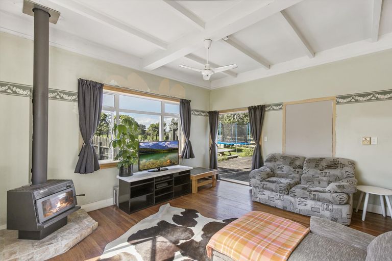 Photo of property in 27 Whatapaka Road, Karaka, Papakura, 2580