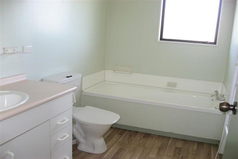 Photo of property in 79 Harvey Street, Waipahihi, Taupo, 3330