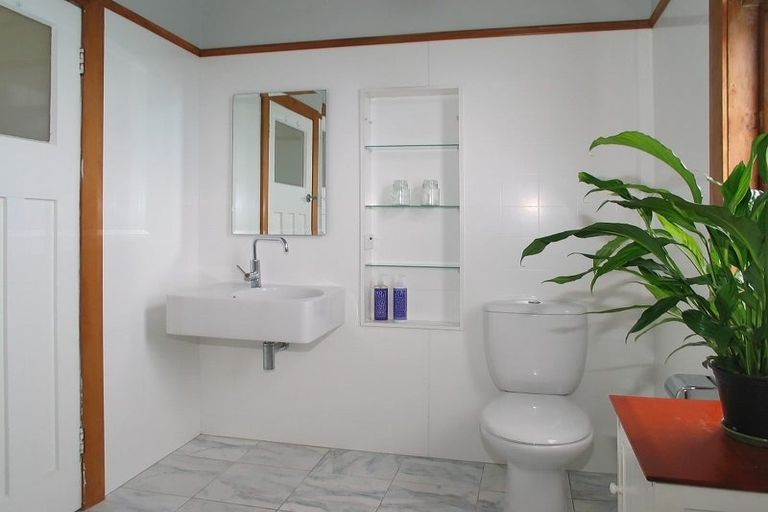 Photo of property in 11 Tawa Street, Tawa, Wellington, 5028