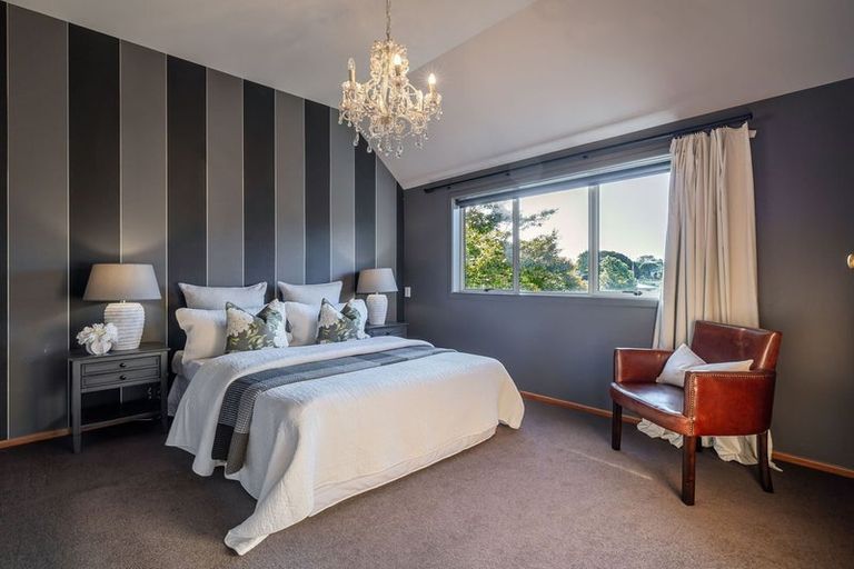 Photo of property in 19 Ruamahanga Crescent, Terrace End, Palmerston North, 4410