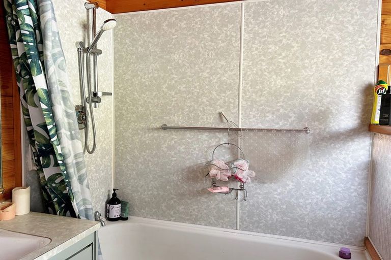 Photo of property in 18 Te Ra Crescent, Diamond Harbour, 8972